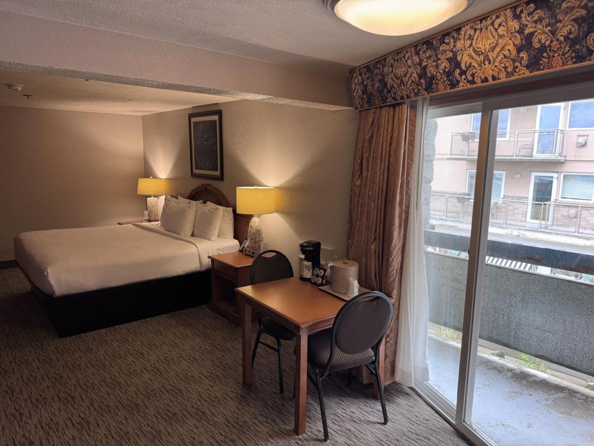 Promenade Inn & Suites Oceanfront ซีไซด์ ภายนอก รูปภาพ