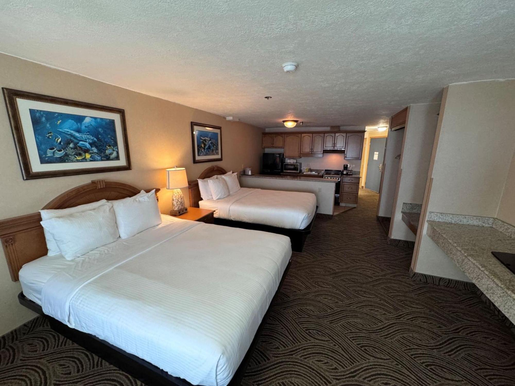 Promenade Inn & Suites Oceanfront ซีไซด์ ภายนอก รูปภาพ